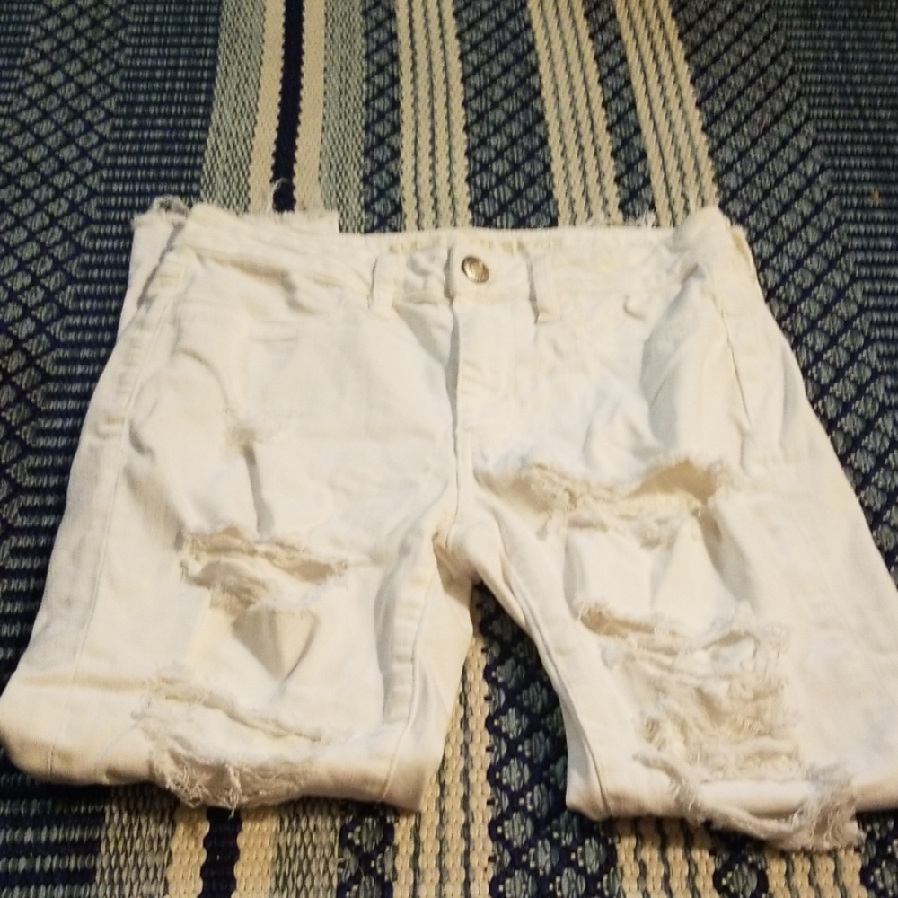 White distressed jeans
